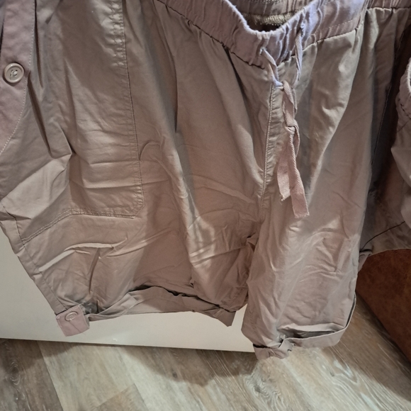 Shorts - Picture 2 of 3